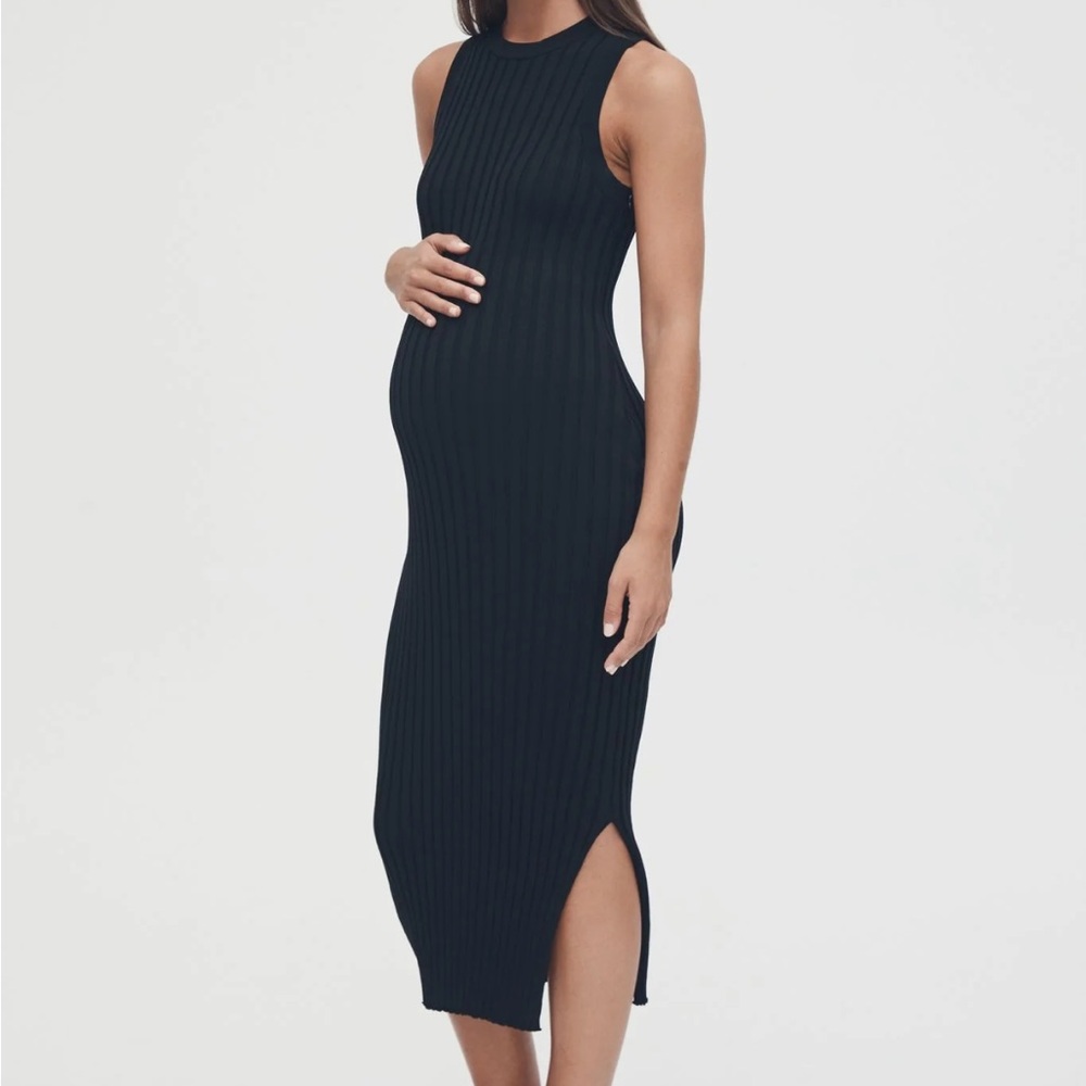 Chic Black Ribbed Midi Dress - Picture 2 of 11